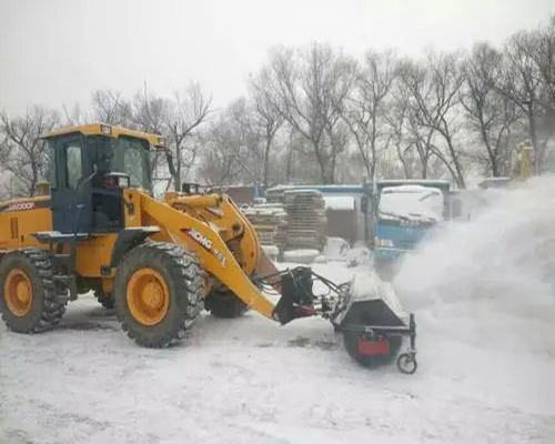 滚刷扫雪机除雪滚刷的安装和拆卸